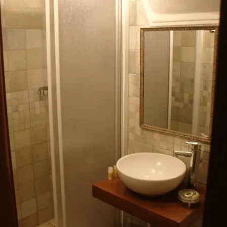 Xenonas Afroditi 3* Loutrá